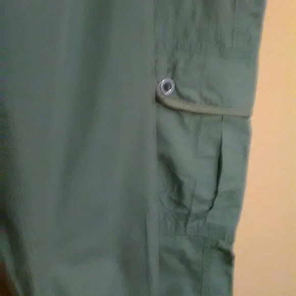 Tommy Hilfiger grayish green cargo pants - Picture 2 of 4